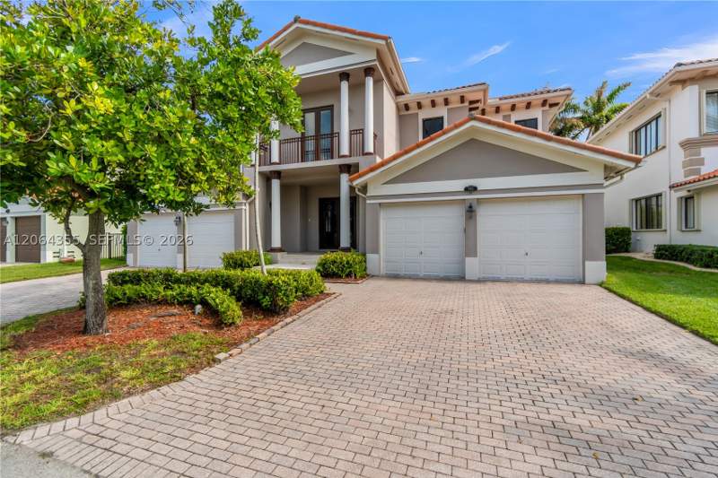 5 bedroom SingleFamilyResidence at 7965 SW 195th St, Cutler Cay, Cutler Bay — photo 3