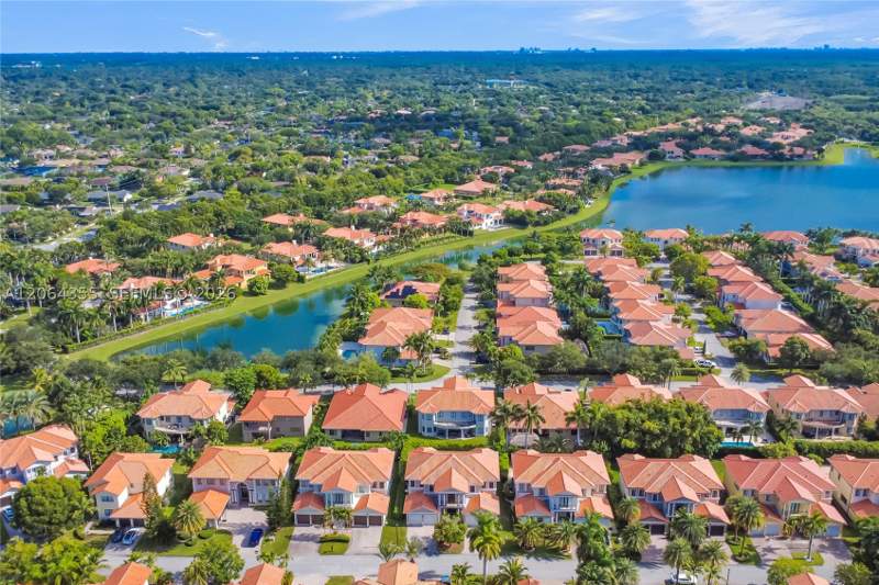 5 bedroom SingleFamilyResidence at 7965 SW 195th St, Cutler Cay, Cutler Bay — photo 5