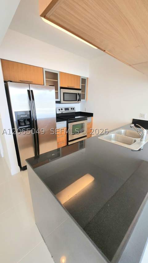 1750 N Bayshore Dr 2010, Miami FL - photo 6 of 23