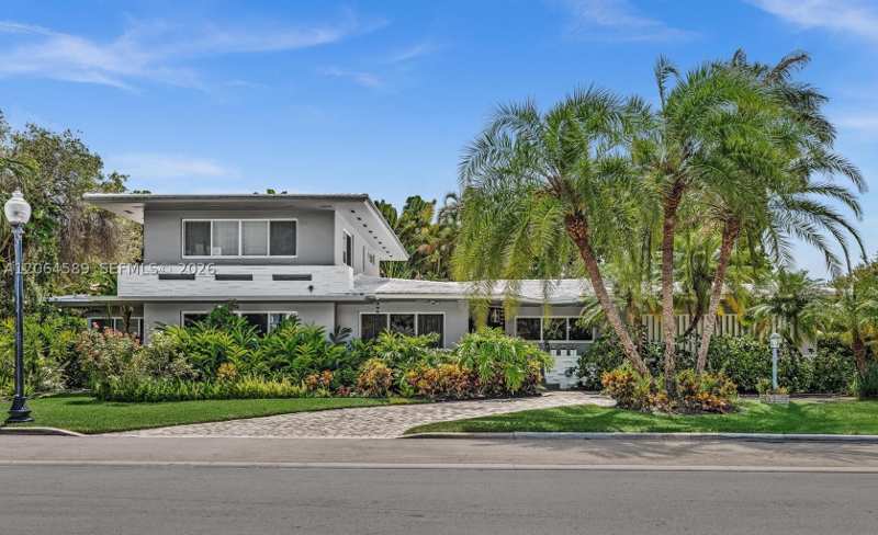 4 bedroom SingleFamilyResidence at 9450 E Broadview Dr, Bay Harbor Island, Bay Harbor Islands — photo 1