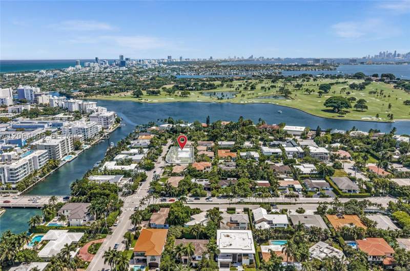 4 bedroom SingleFamilyResidence at 9450 E Broadview Dr, Bay Harbor Island, Bay Harbor Islands — photo 3