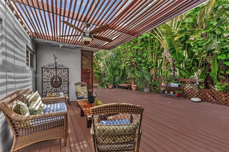 4 bedroom SingleFamilyResidence at 9450 E Broadview Dr, Bay Harbor Island, Bay Harbor Islands — photo 4