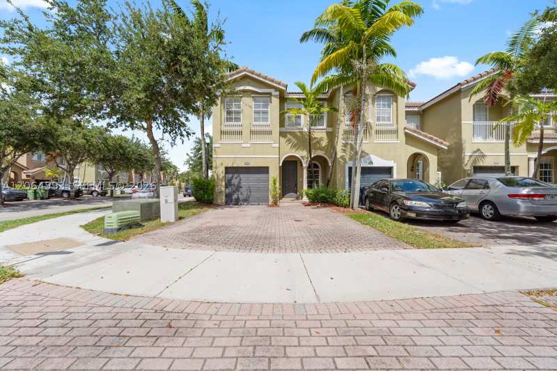 4 bedroom Townhouse at 1417 SE 24th Rd, Keys Garden, Homestead — photo 1