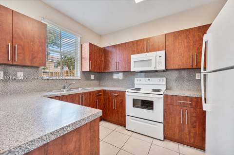 1427 SE 25th Ave, Homestead FL - photo 14 of 33