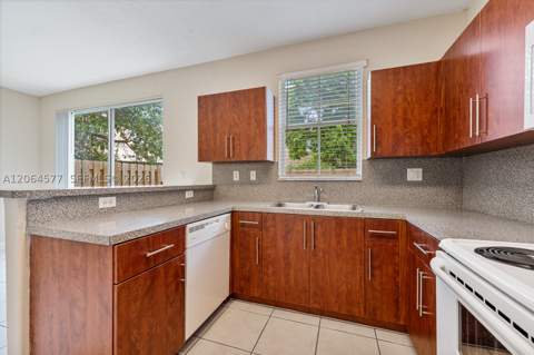 1427 SE 25th Ave, Homestead FL - photo 15 of 33