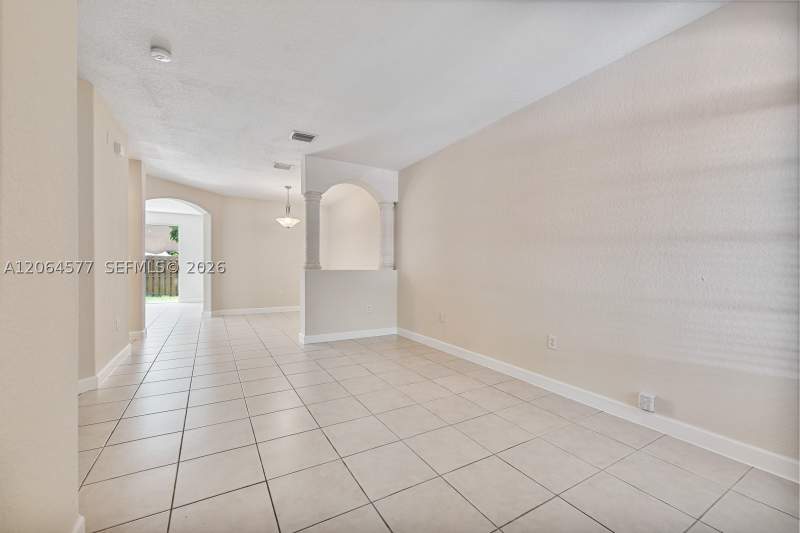 4 bedroom Townhouse at 1427 SE 25th Ave, Keys Garden, Homestead — photo 2