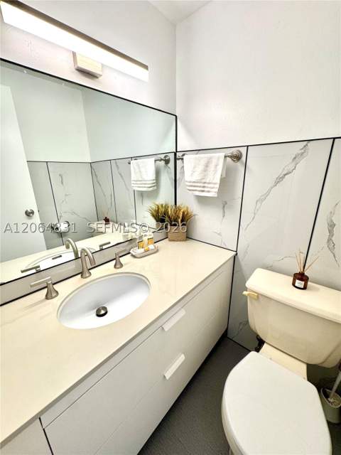 300 Bayview Dr 1603, Sunny Isles Beach FL - photo 8 of 24