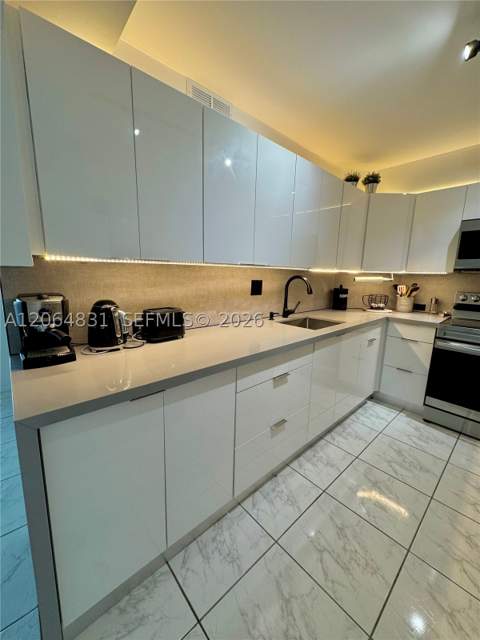 300 Bayview Dr 1603, Sunny Isles Beach FL - photo 9 of 24