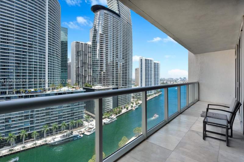 1 bedroom Condominium at 485 Brickell Ave 2103, Icon Brickell Condo No 3, Miami — photo 3