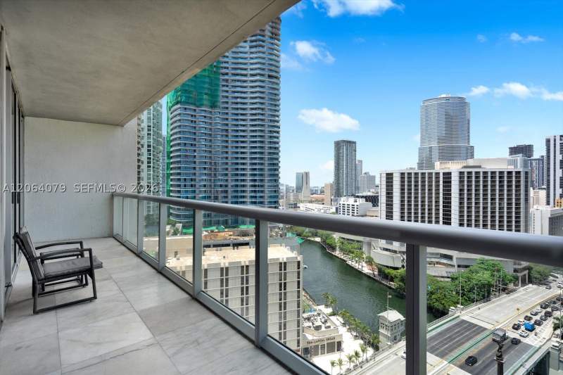 1 bedroom Condominium at 485 Brickell Ave 2103, Icon Brickell Condo No 3, Miami — photo 4
