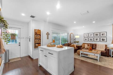 1050 NW 129th Ave, Miami FL - photo 9 of 34