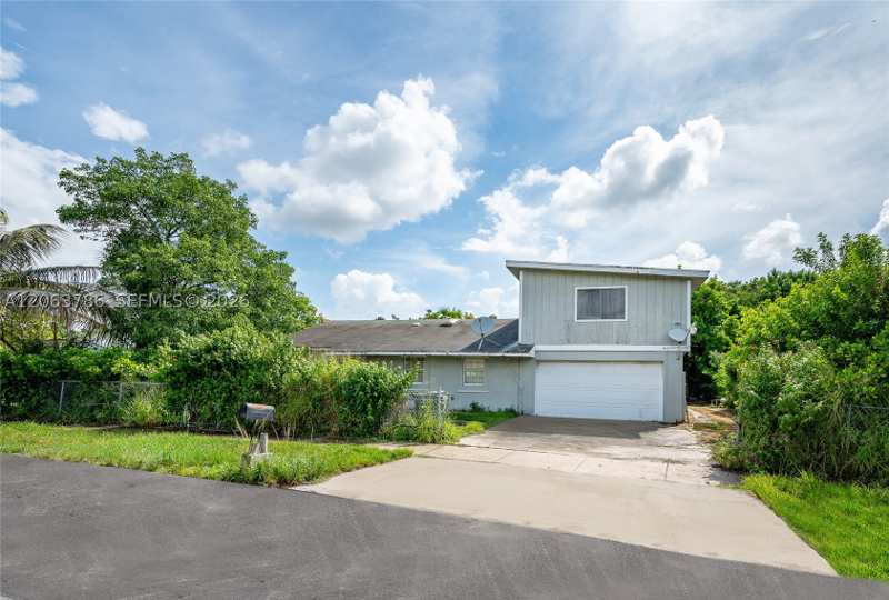 6 bedroom SingleFamilyResidence at 155 SW 16th Ter, Avocado Villas, Homestead — photo 1