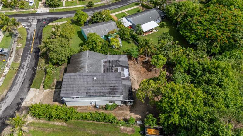 6 bedroom SingleFamilyResidence at 155 SW 16th Ter, Avocado Villas, Homestead — photo 5