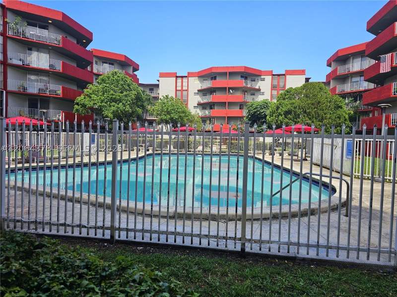 3 bedroom Condominium at 1750 W 46th St 331, Casa Del Sol Condo, Hialeah — photo 2