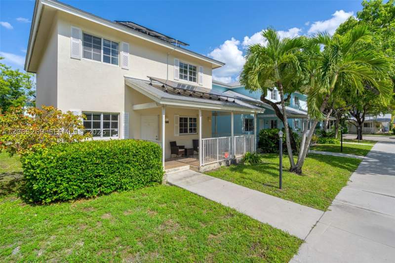 4 bedroom Villa at 1975 NW 3rd Ct 39, The Villas Of St Agnes Co, Miami — photo 2