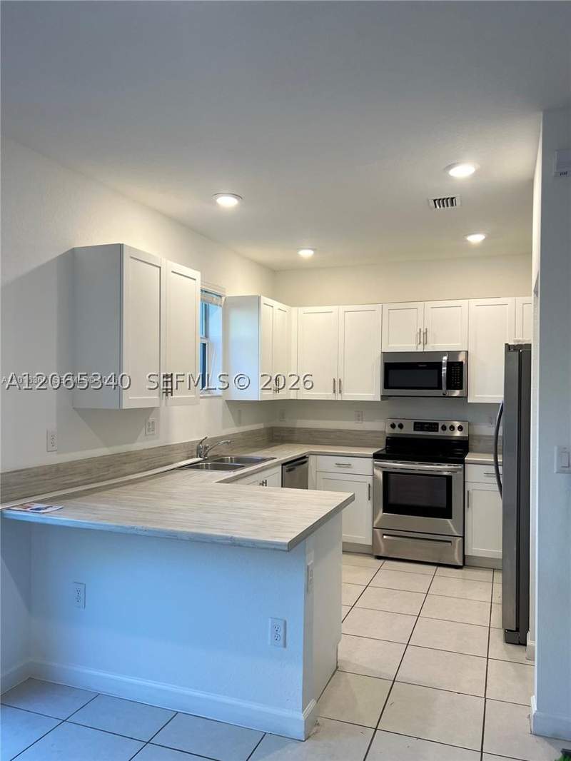 3 bedroom Townhouse at 1211 SE 27th Ter, Homestead Park Of Commerc, Homestead — photo 3
