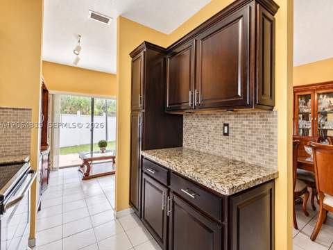 18772 NW 80th Ct, Hialeah FL - photo 10 of 46