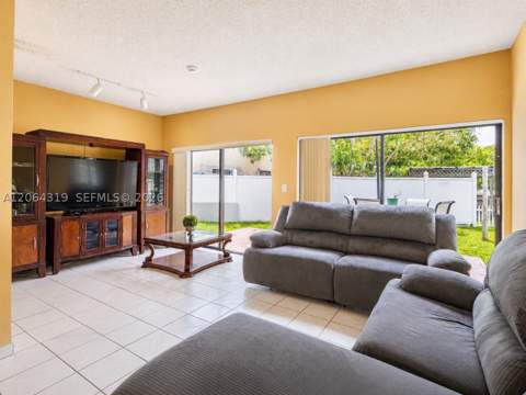 18772 NW 80th Ct, Hialeah FL - photo 11 of 46
