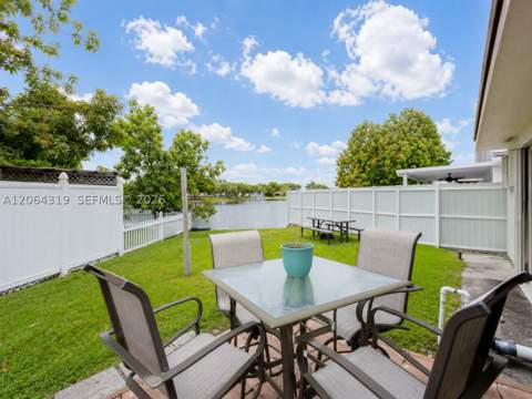 18772 NW 80th Ct, Hialeah FL - photo 12 of 46