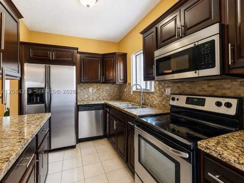 18772 NW 80th Ct, Hialeah FL - photo 8 of 46