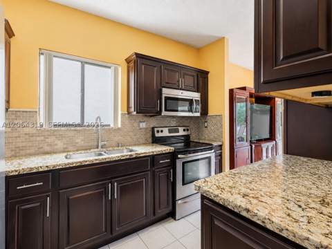 18772 NW 80th Ct, Hialeah FL - photo 9 of 46