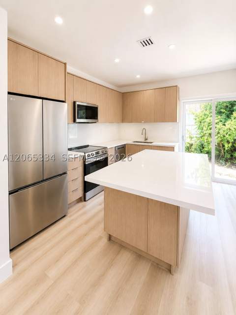 470 NE 130th St, North Miami FL - photo 6 of 12
