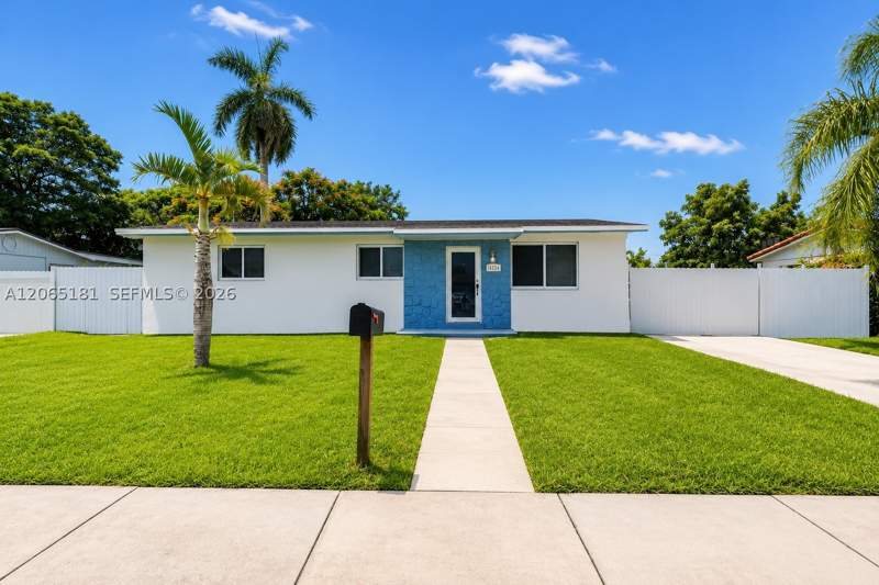 4 bedroom SingleFamilyResidence at 15624 SW 297th Ter, Camelot, Homestead — photo 2