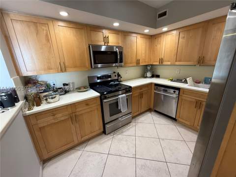 5600 Collins Ave 16G, Miami Beach FL - photo 17 of 45