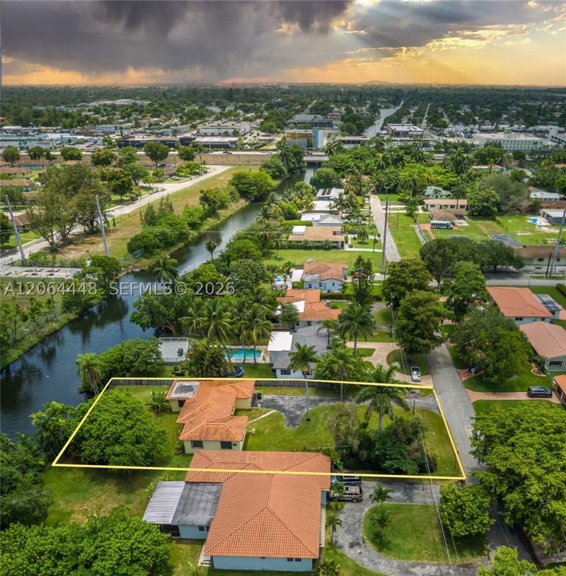 8 bedroom SingleFamilyResidence at 400 NW 87th St, Soars River Estates, El Portal — photo 3