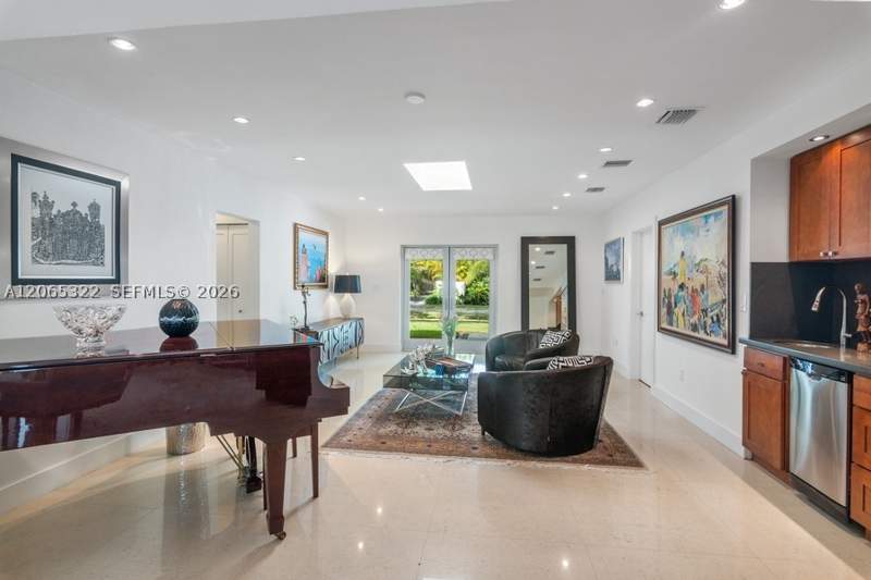 4 bedroom SingleFamilyResidence at 8215 SW 63rd Pl, Beverly Gardens, Miami — photo 3