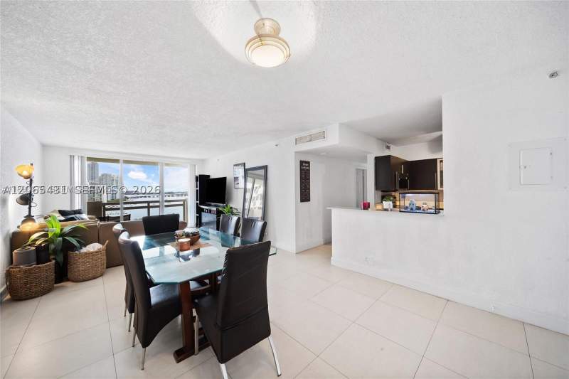 2 bedroom Condominium at 1500 Bay Rd 1228S, Flamingo South Beach I Co, Miami Beach — photo 4