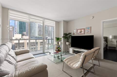 500 Brickell Ave 1405, Miami FL - photo 19 of 40