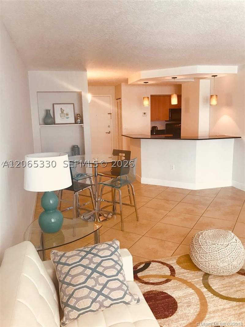 1 bedroom Condominium at 6917 Collins Ave 912, The Collins Condo, Miami Beach — photo 4