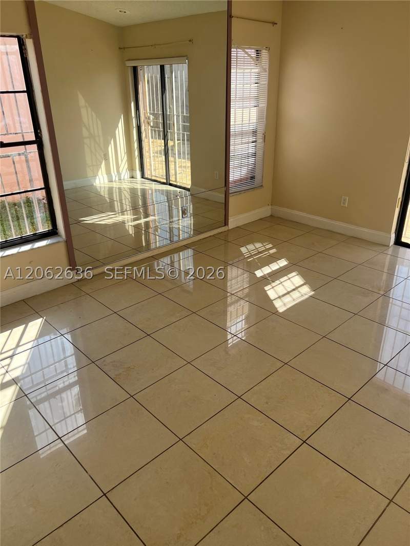 3 bedroom SingleFamilyResidence at 15253 SW 56th Ter, Westwind Lakes Sec 4, Miami — photo 4