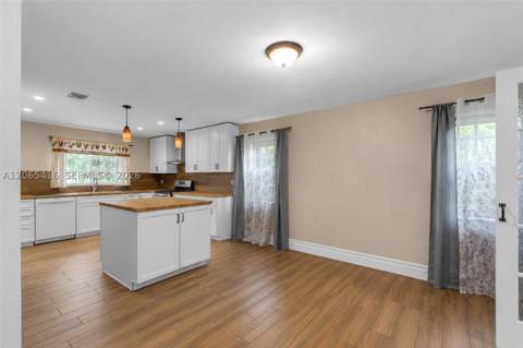 20301 SW 105th Ave, Cutler Bay FL - photo 16 of 55