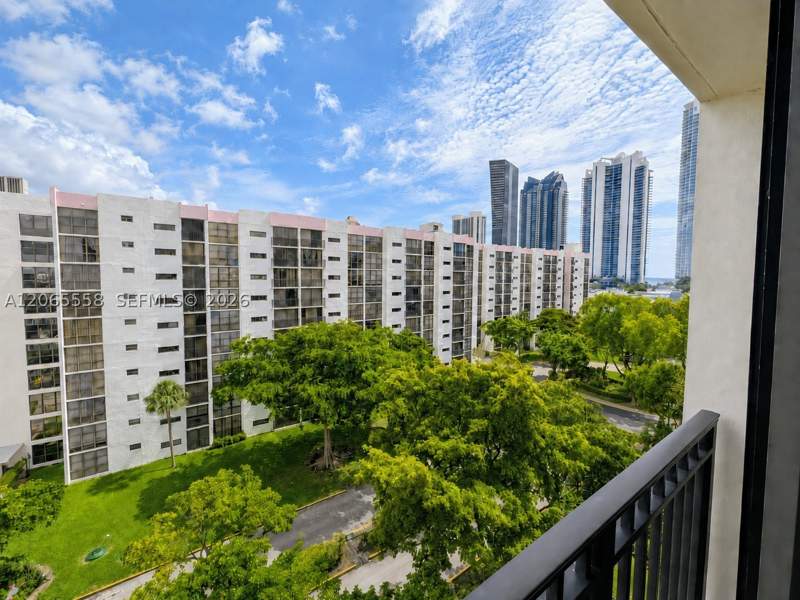 2 bedroom Condominium at 17011 N Bay Rd 801, Plaza Of Americas Condo P, Sunny Isles Beach — photo 2