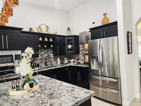 13701 SW 169th Ter, Miami FL - photo 10 of 28