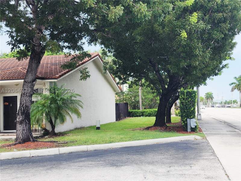 3 bedroom Townhouse at 13701 SW 169th Ter, Cazadores Sub North, Miami — photo 4