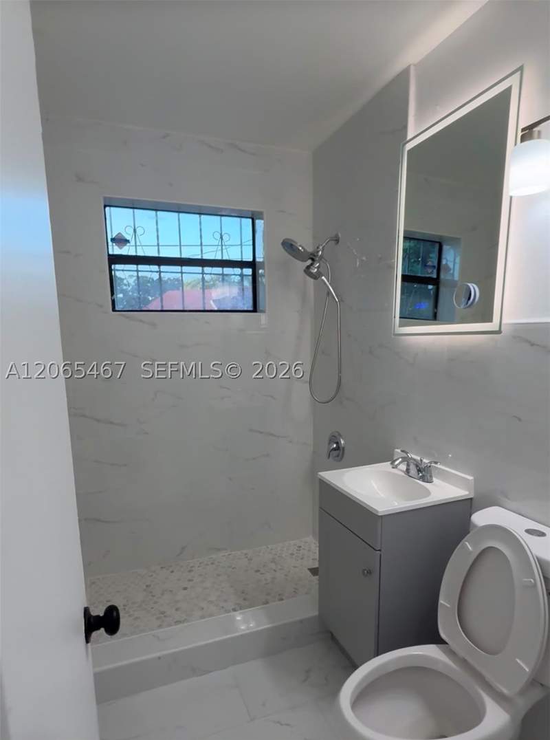 3 bedroom SingleFamilyResidence at 41 NE 195th St, Third Addn To Sierra, Miami — photo 5