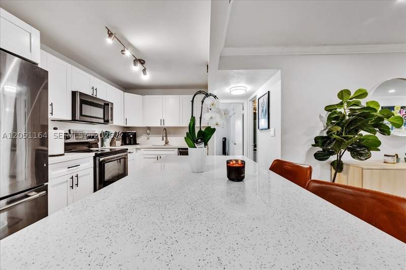 2 bedroom Condominium at 9225 SW 87th Ave A12, Inwood Condo, Miami — photo 3