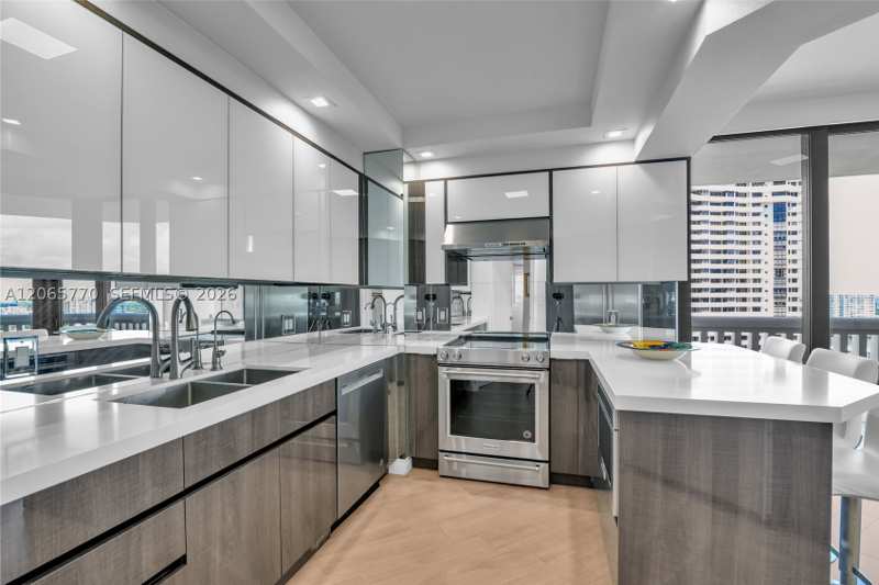3 bedroom Condominium at 2000 Island Blvd 2006, 2000 Isl Blvd Williams Is, Aventura — photo 1