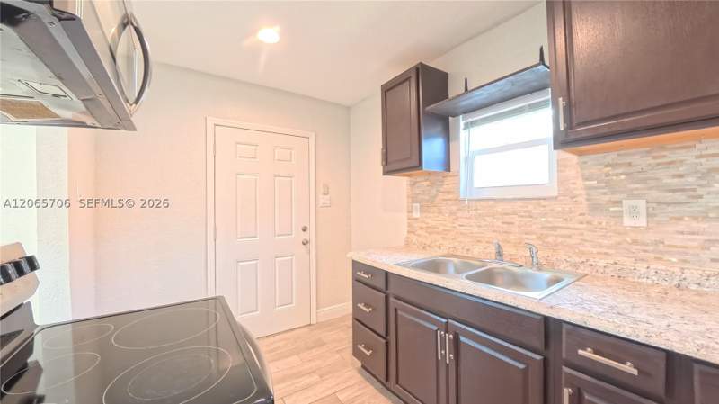 2 bedroom SingleFamilyResidence at 3156 NW 55th St, Hialeah Heights, Miami — photo 2