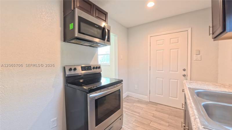 2 bedroom SingleFamilyResidence at 3156 NW 55th St, Hialeah Heights, Miami — photo 4