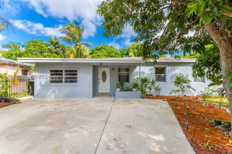 4 bedroom SingleFamilyResidence at 951 NE 157th Ter, Belford-Carr Sub, North Miami Beach — photo 1