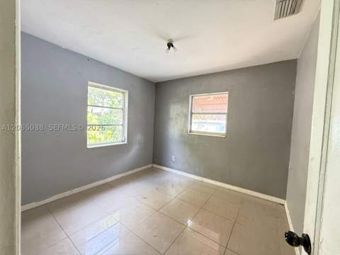 951 NE 157th Ter, North Miami Beach FL - photo 10 of 12