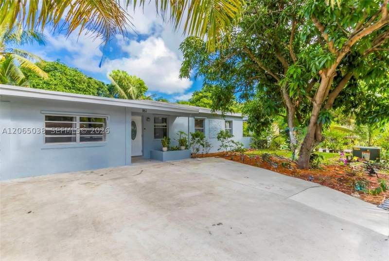 4 bedroom SingleFamilyResidence at 951 NE 157th Ter, Belford-Carr Sub, North Miami Beach — photo 2