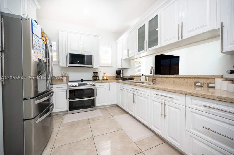 4 bedroom SingleFamilyResidence at 1046 NE 17th Ter, Villas At The Renaissance, Homestead — photo 5