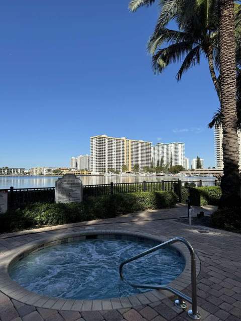 17125 N Bay Road 3102, Sunny Isles Beach FL - photo 15 of 17