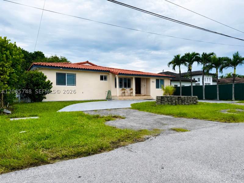 3 bedroom SingleFamilyResidence at 6010 SW 19 St, Tamiami Acres Plan 1, Miami — photo 2