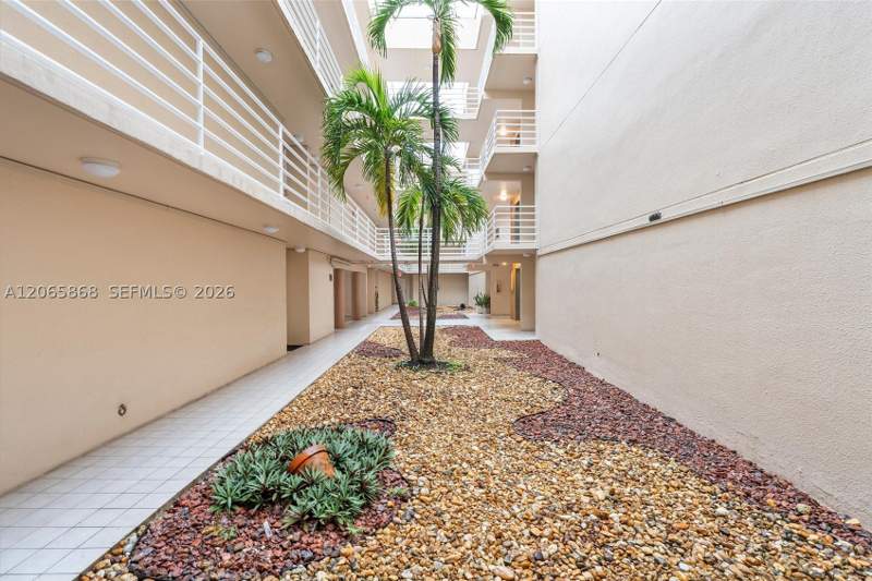2 bedroom Condominium at 8050 NW 8th St 1110, Belinda Gardens Condo, Miami — photo 4